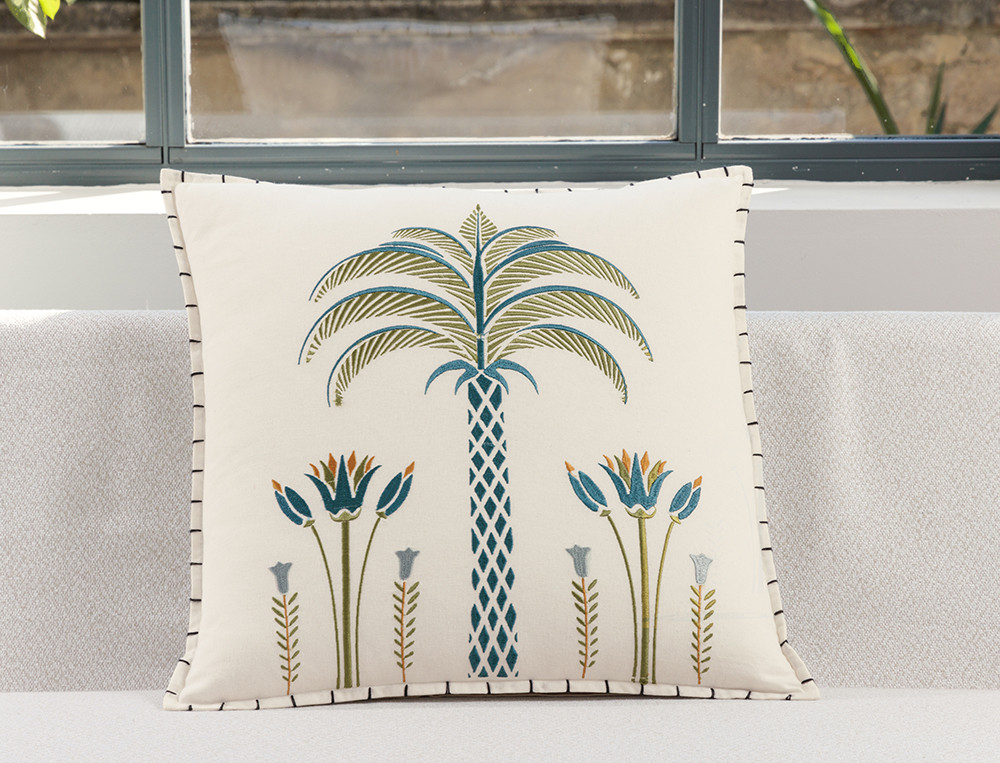 Coussin brodé-Louxor