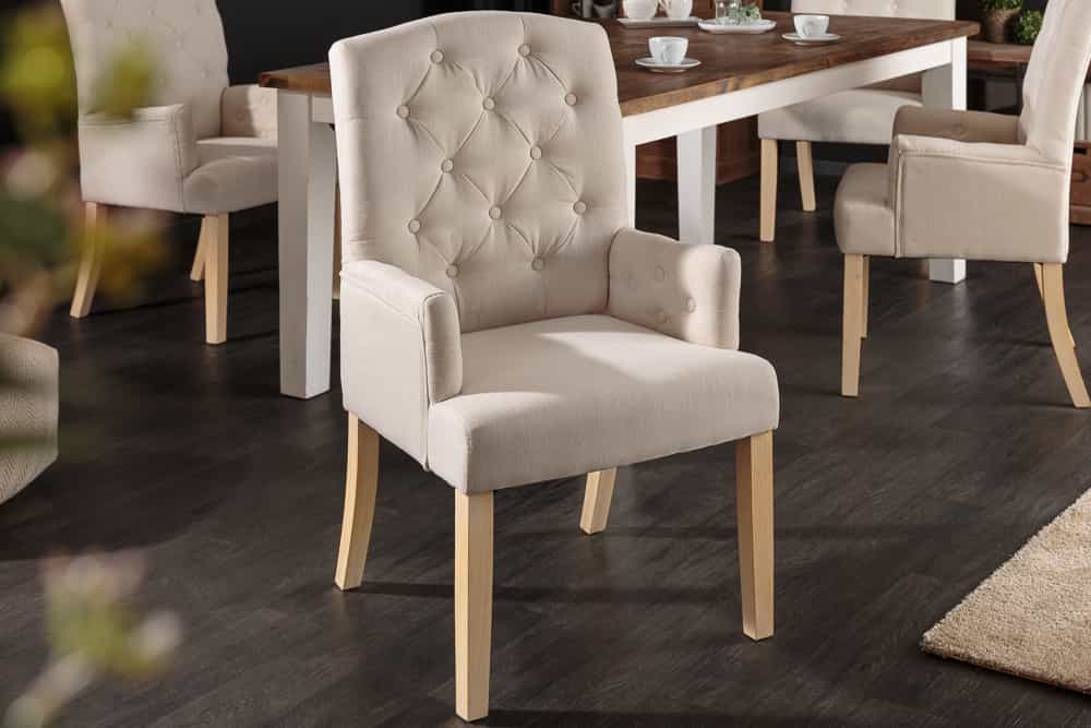 Eleganter Armlehnen Stuhl CASTLE beige mit Chesterfield Steppung im Landhausstil