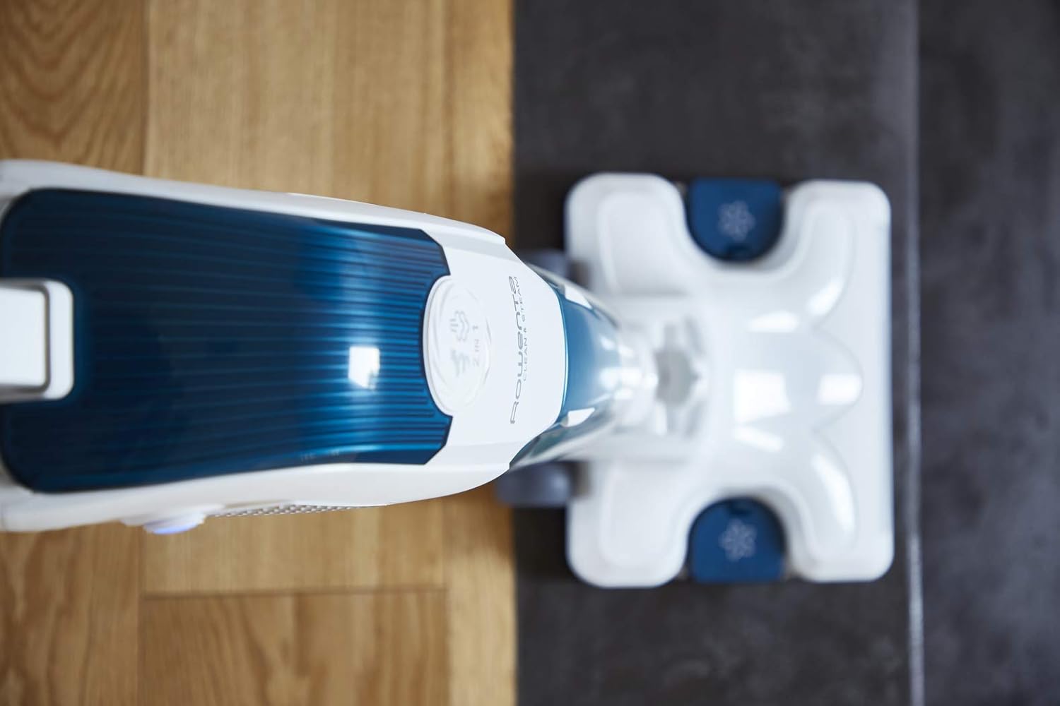 Rowenta Bodendampfreiniger Clean & Steam Revolution, 2 in 1 Reingung Saugen und Dampfen, Diffusor für ätherische Öle, alle Bodenarten, Anti-Kalk-Kartusche, Weiß-Blau, RY7757