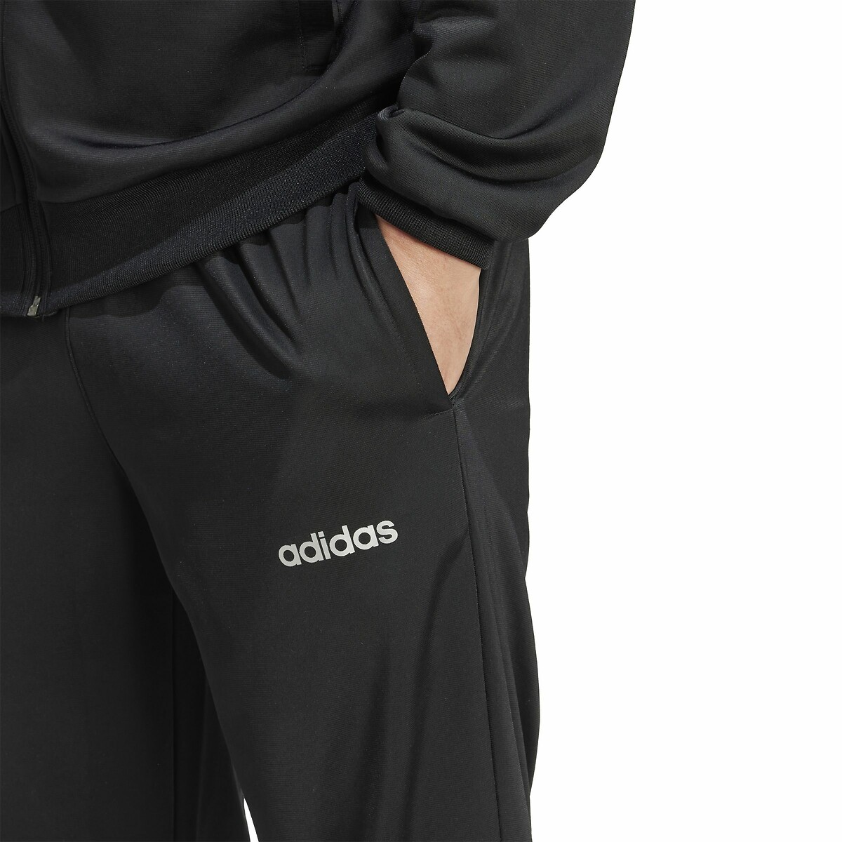 Roupa esportiva Adidas<br>Agasalho de treino com logo linear