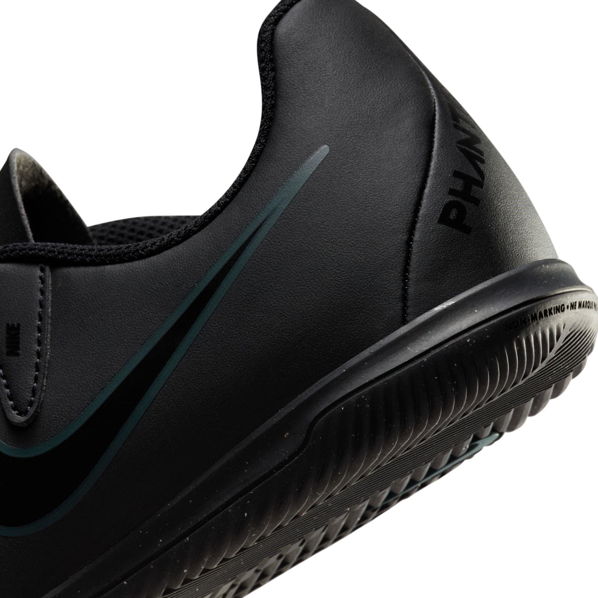 Nike Phantom GX 2 Club Juniors Indoor Court Football Boots.
