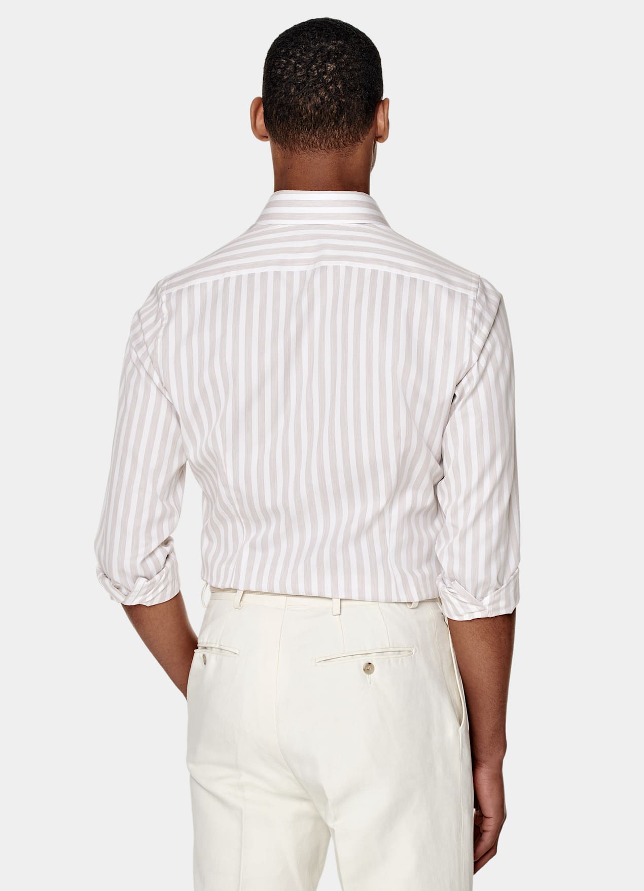 Chemise coupe très ajustée en popeline marron clair à rayures