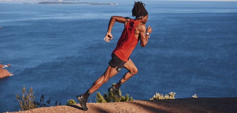 Compressport - Pro Racing Sokken V4.0 - Ultraleichte Loop Sokken - Zwart