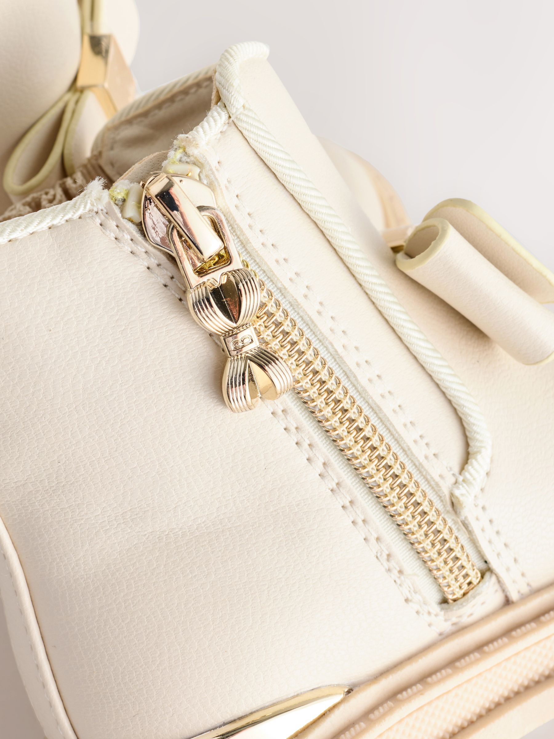 Gebroken wit - Baker by Ted Baker - Chelsea laarzen met strik voor meisjes