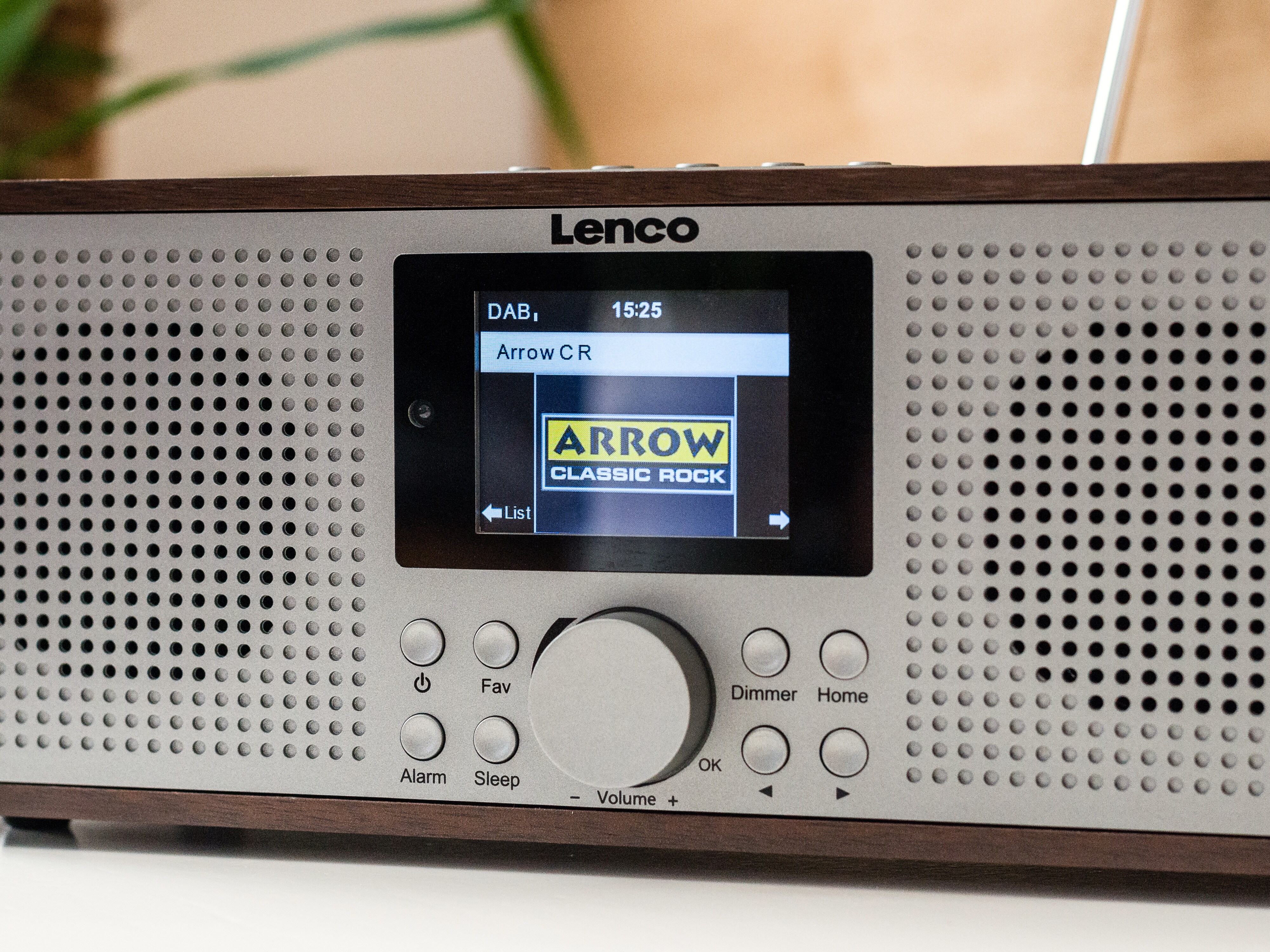 Lenco Internet-Radio DIR-170 mit DAB+/FM-Radio und Bluetooth