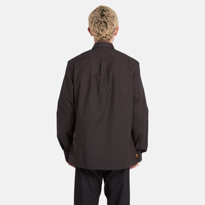 Camisa masculina preta com tecnologia Outlast.