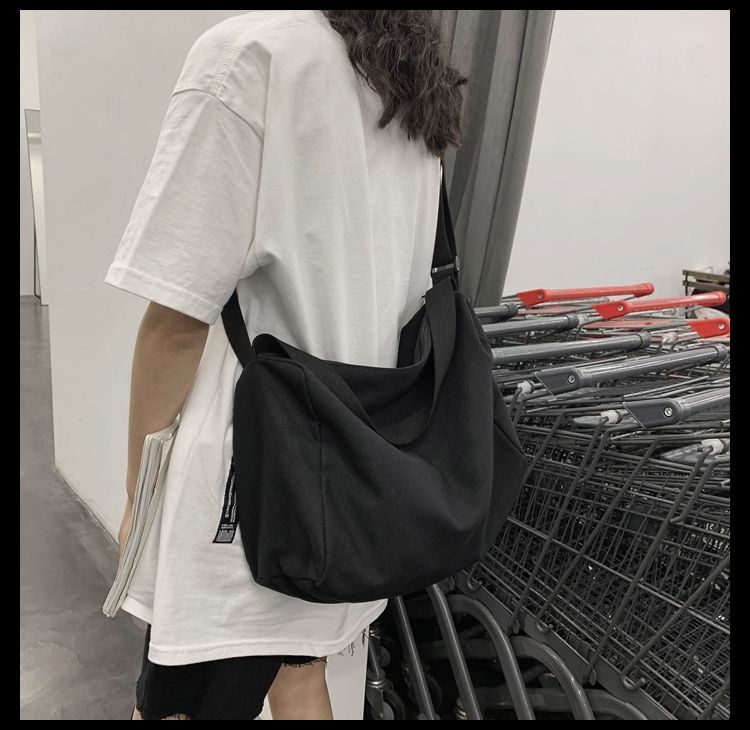 EAVALURE - Effen canvas crossbodytas met rits