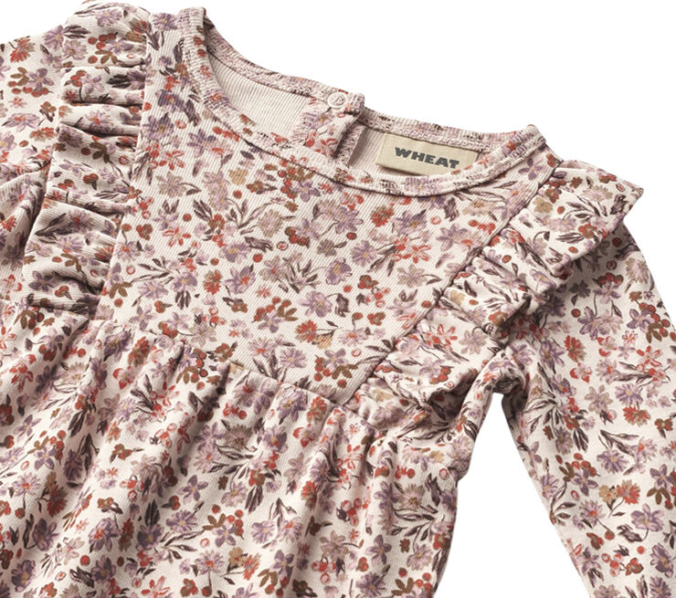 Wheat Heldragt Kira Pale rose flowers