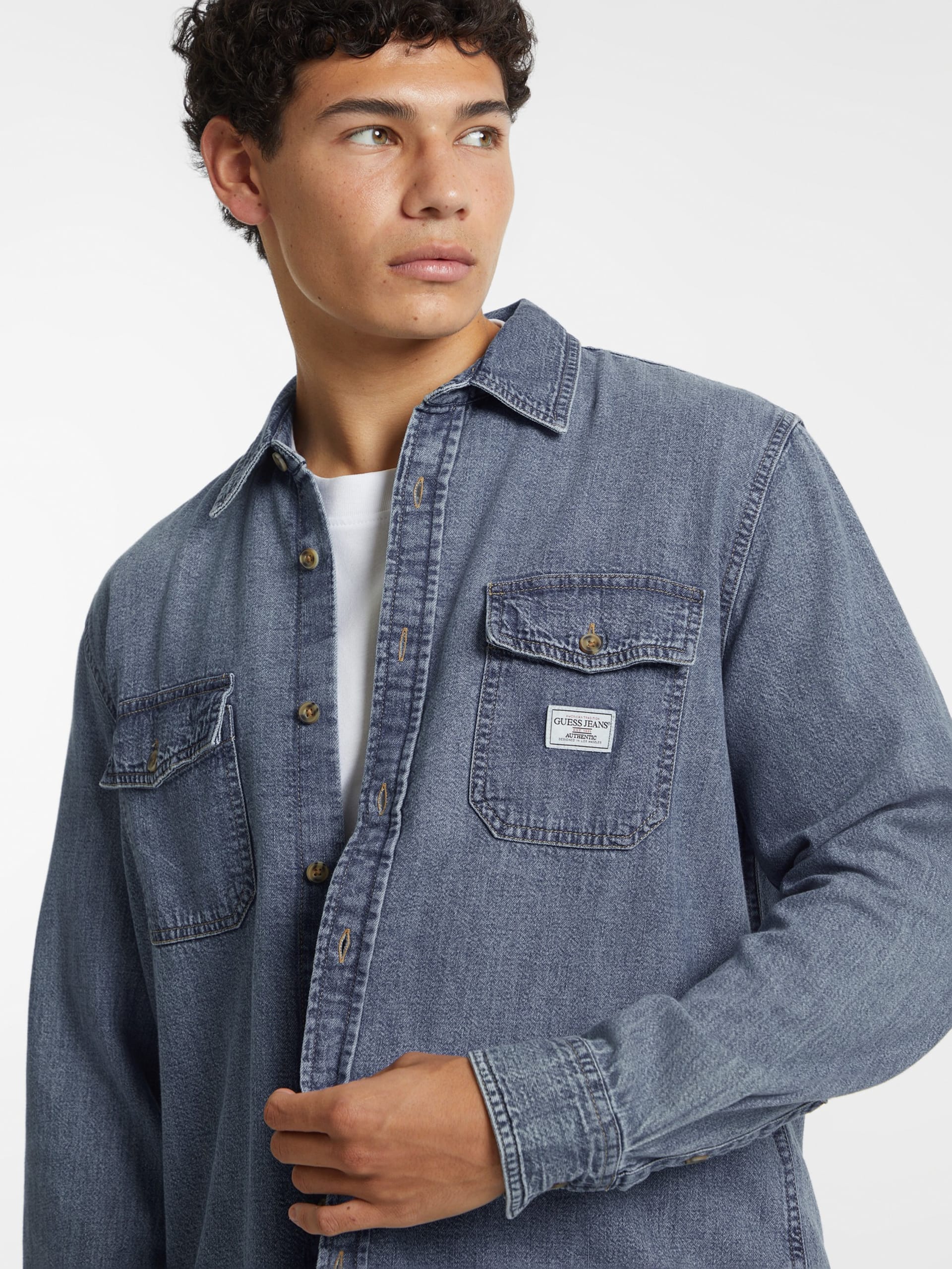 Camisa clássica de manga comprida em jeans