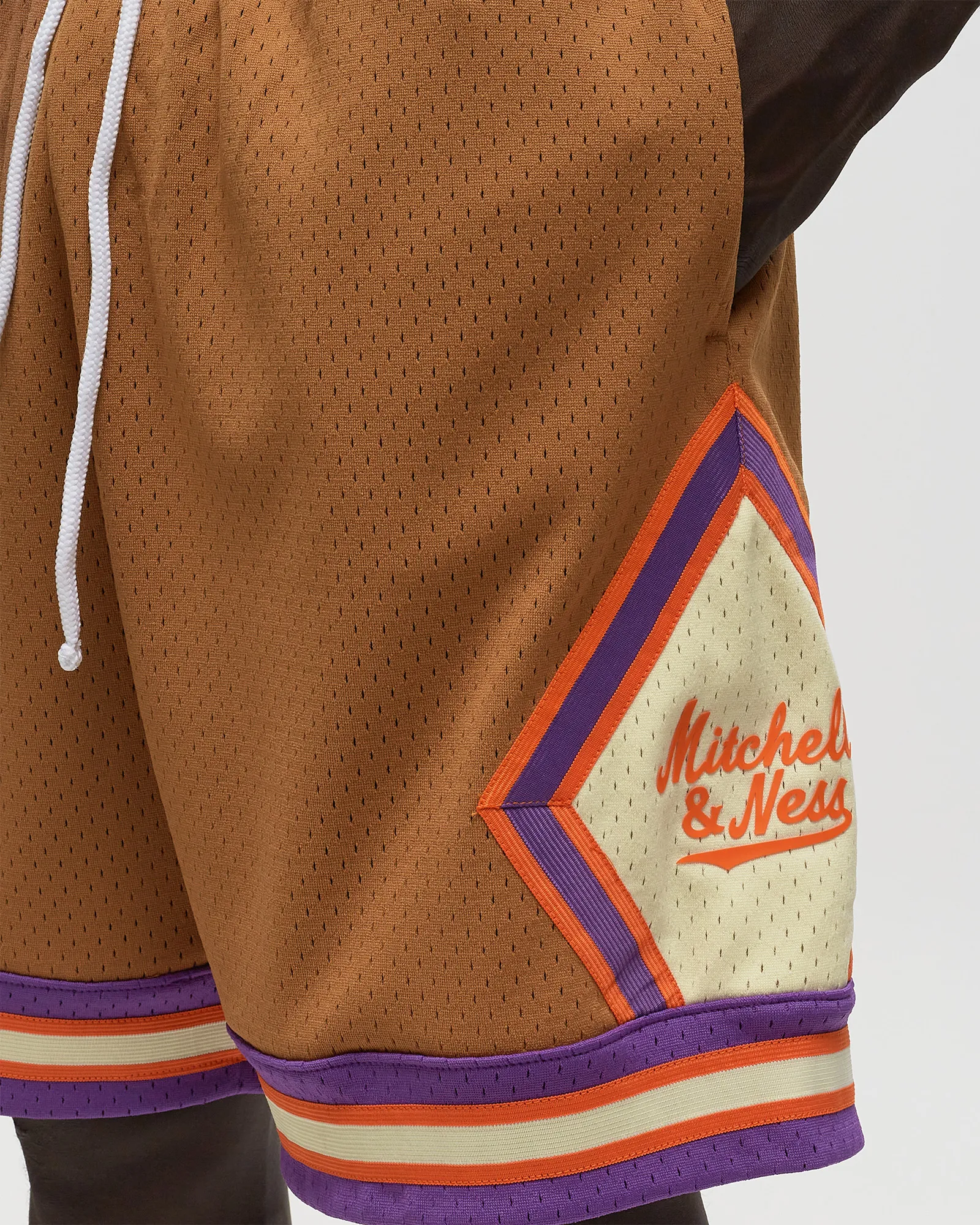 Mitchell & Ness BRANDED DIAMOND SCRIPT SHORT