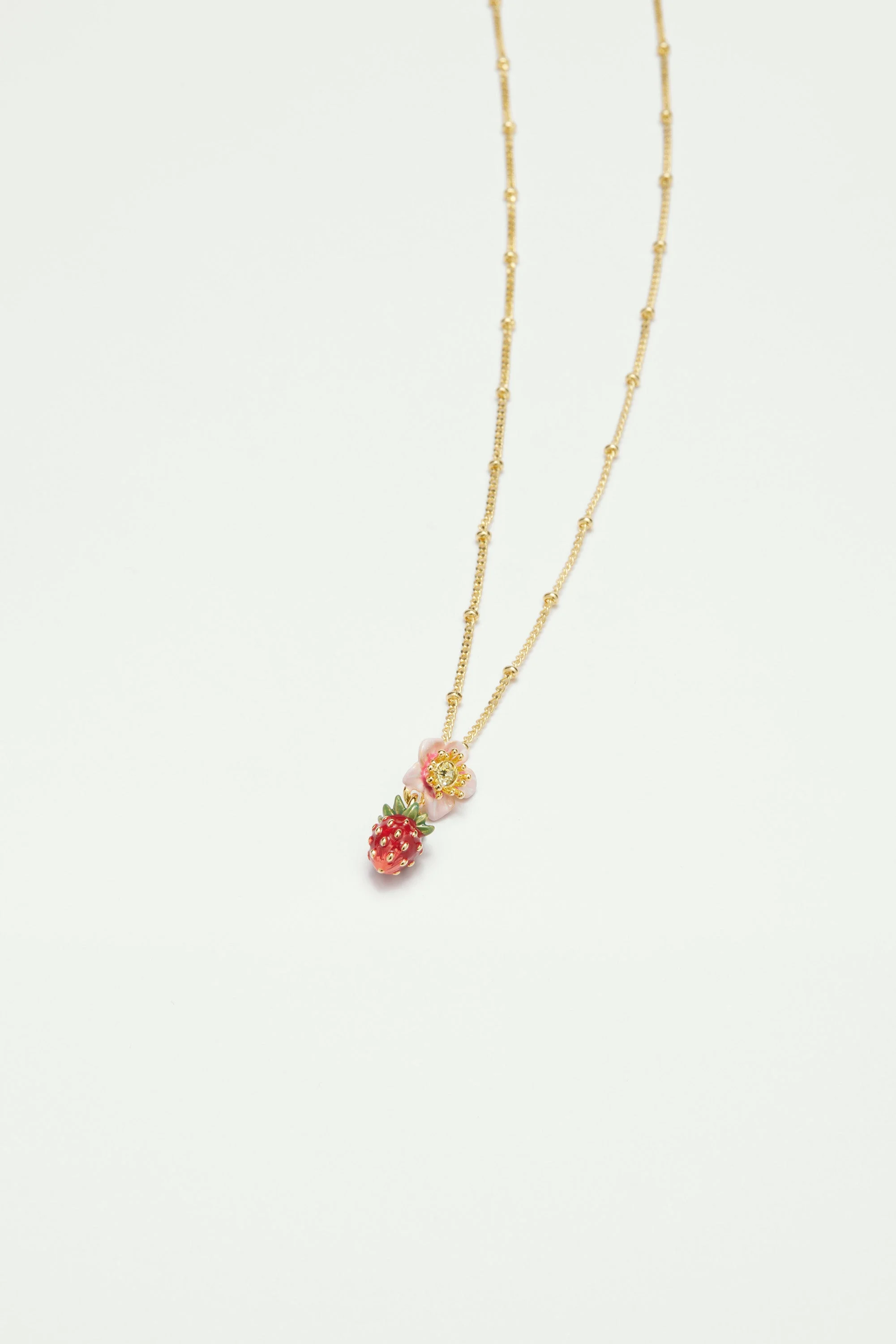 Collier pendentif fraise des bois et fleur | Multicolore