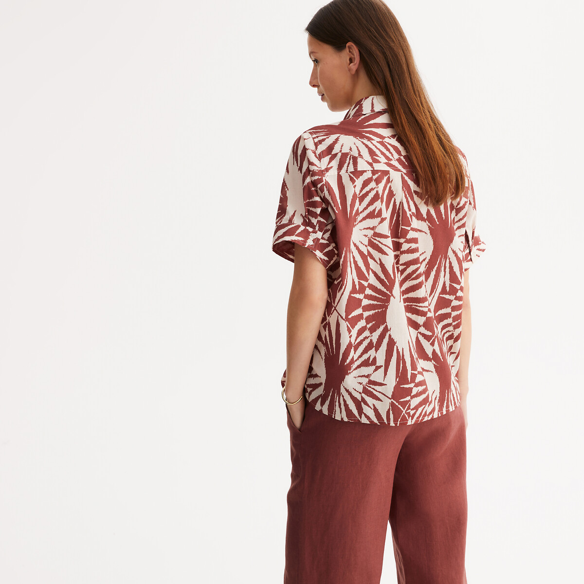 ANNE WEYBURN<br>Camisa com estampa gráfica e mangas curtas