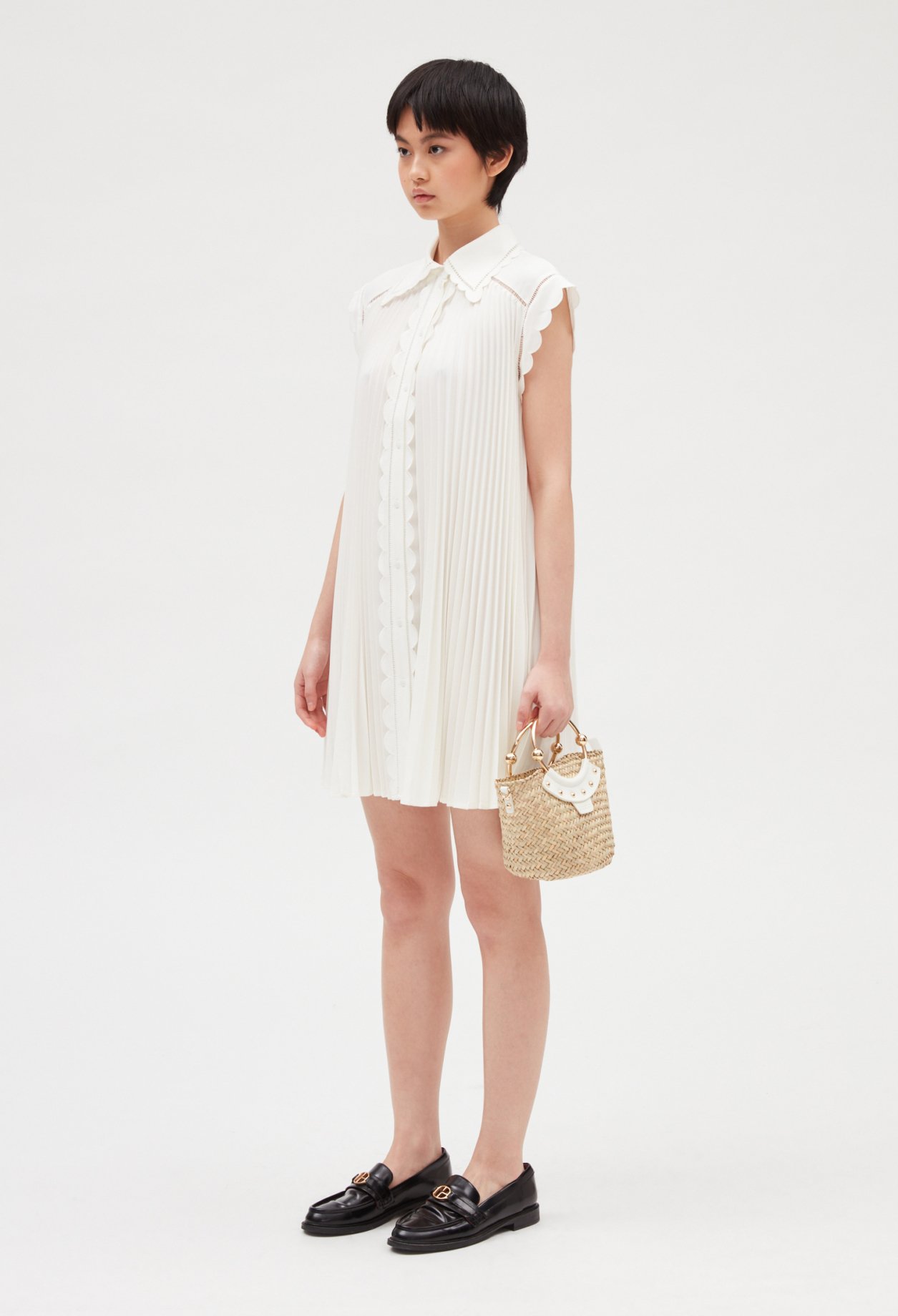 Robe courte plissee