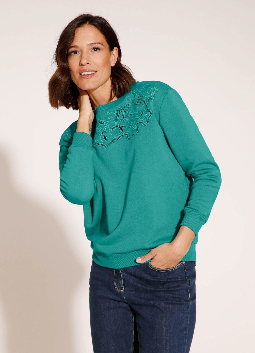 Sweatshirt