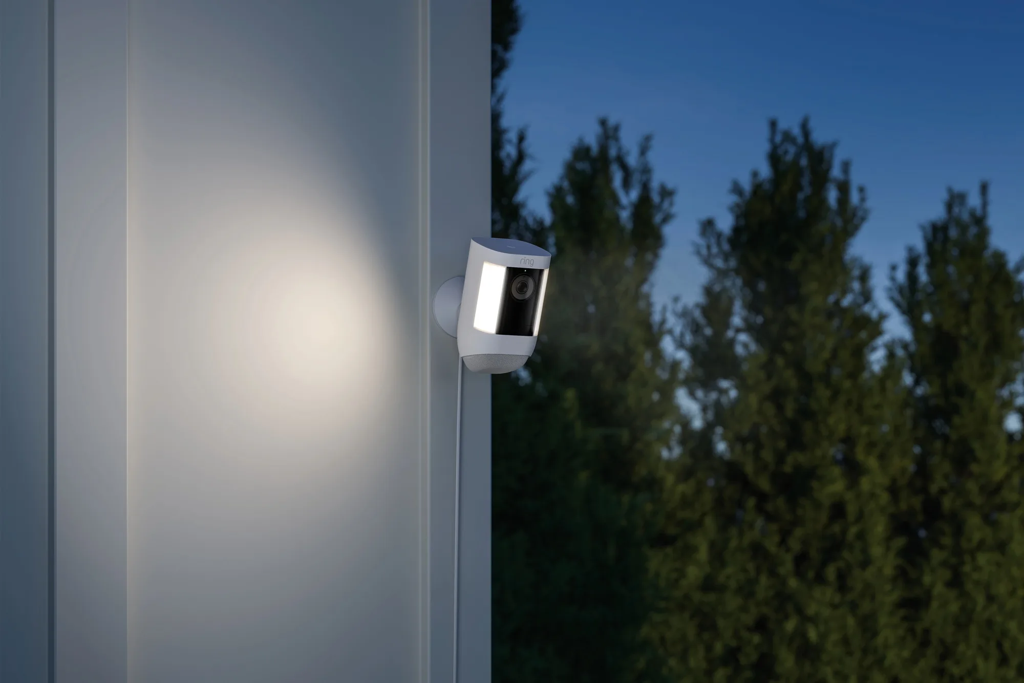 Ring Spotlight Cam Pro Plug-in Blanc Caméra de surveillance