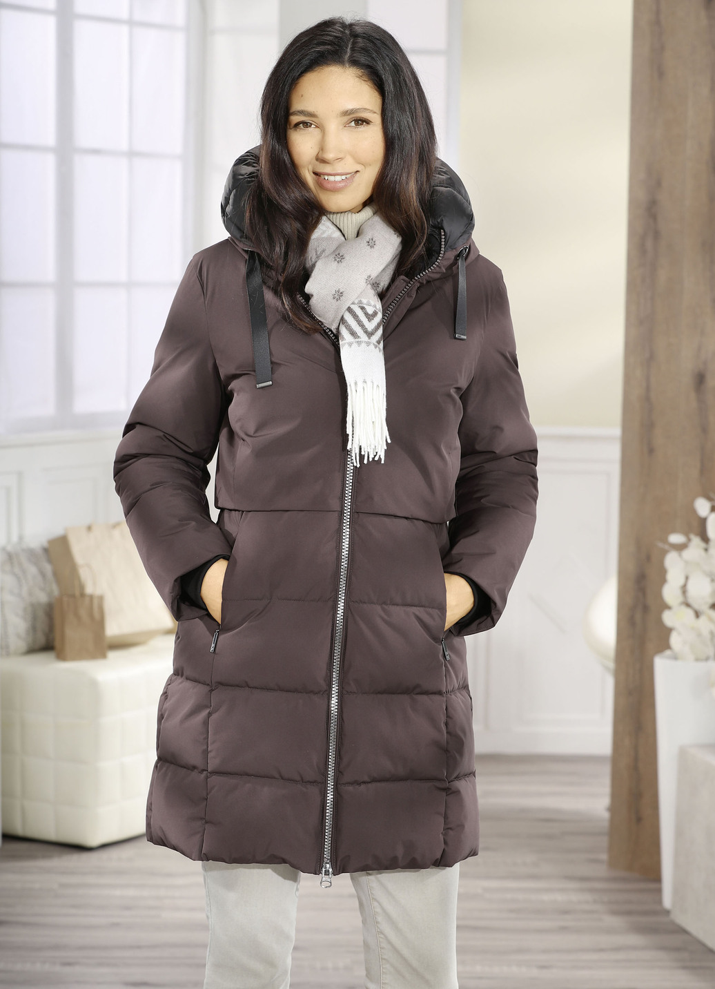 Funktions-Longparka mit angeschnittener Kapuze