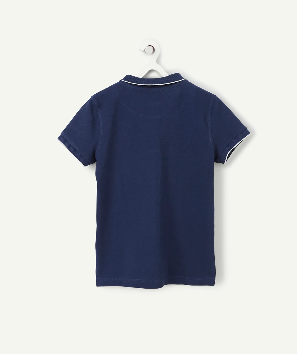 POLO GARÇON EN COTON BLEU MARINE AVEC PLANCHES DE SURF BRODÉES