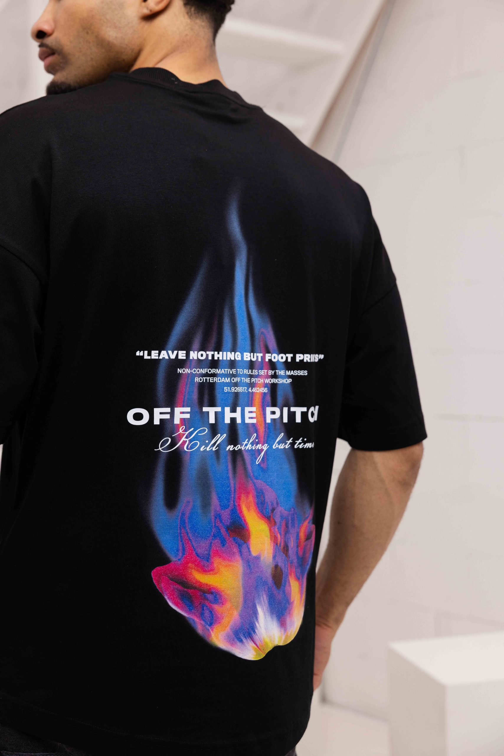 Off The Pitch Burning Flower Loose Fit T-shirt Heren Zwart