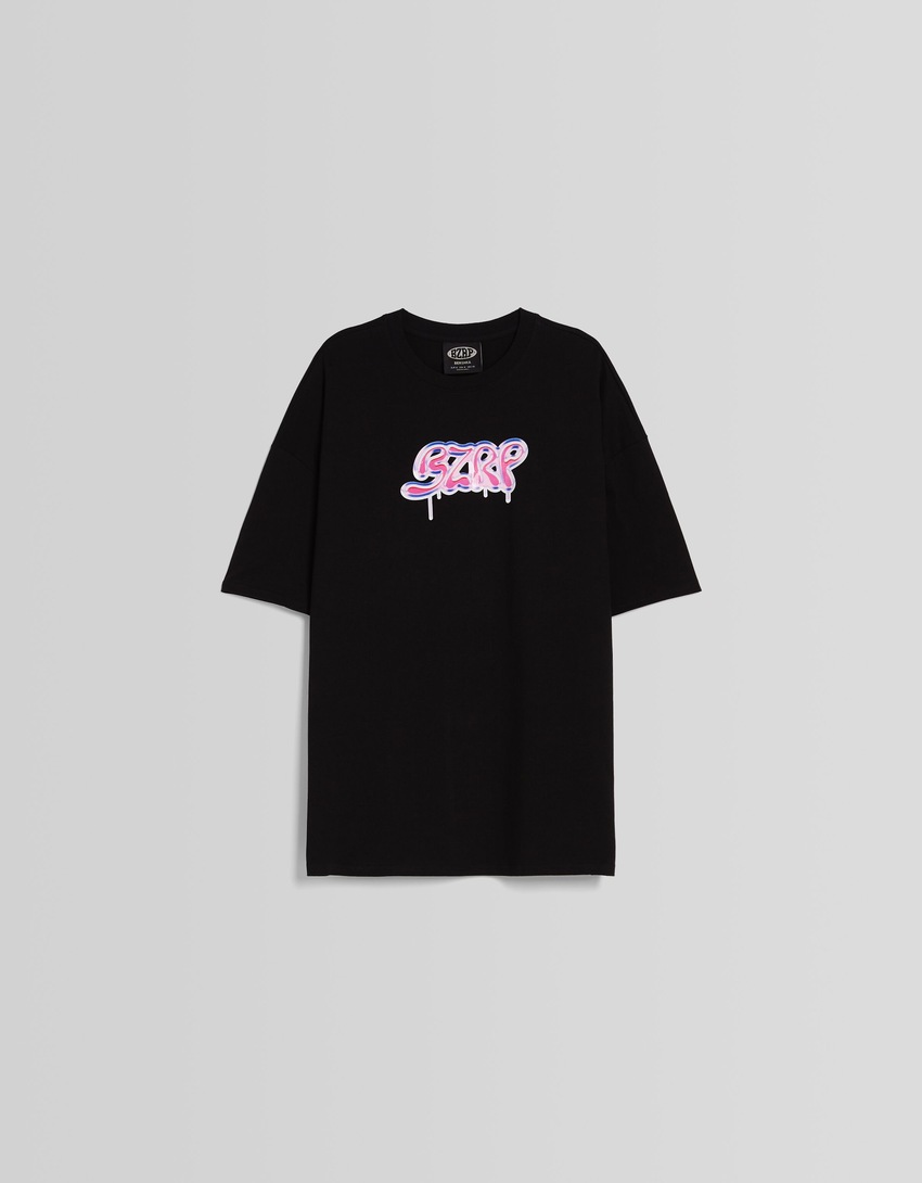 Camiseta de manga curta oversized com estampa BERSHKA ft. BIZARRAP