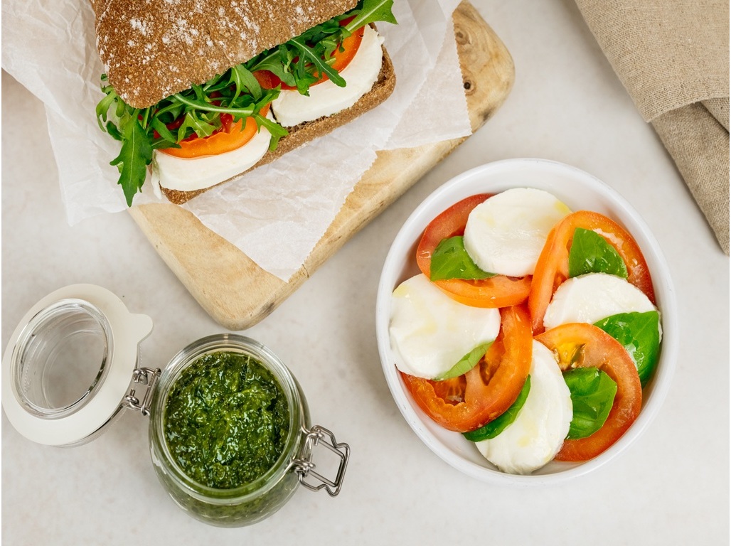 SANDES DE QUEIJO MOZZARELLA E TOMATE SABORES AUCHAN UN