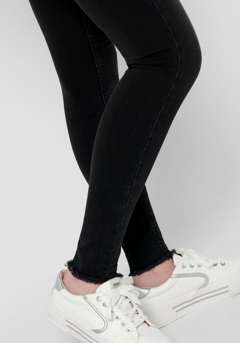 ONLY Ankle-Jeans »ONLBLUSH MID SK ANK RW REA1099 NOOS«, mit fransigen Säumen