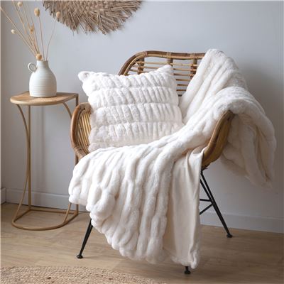 Housse coussin imitation fourrure à relief