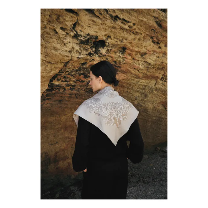Aeneis Foulard en Soie Chrysanthemum | Beige
