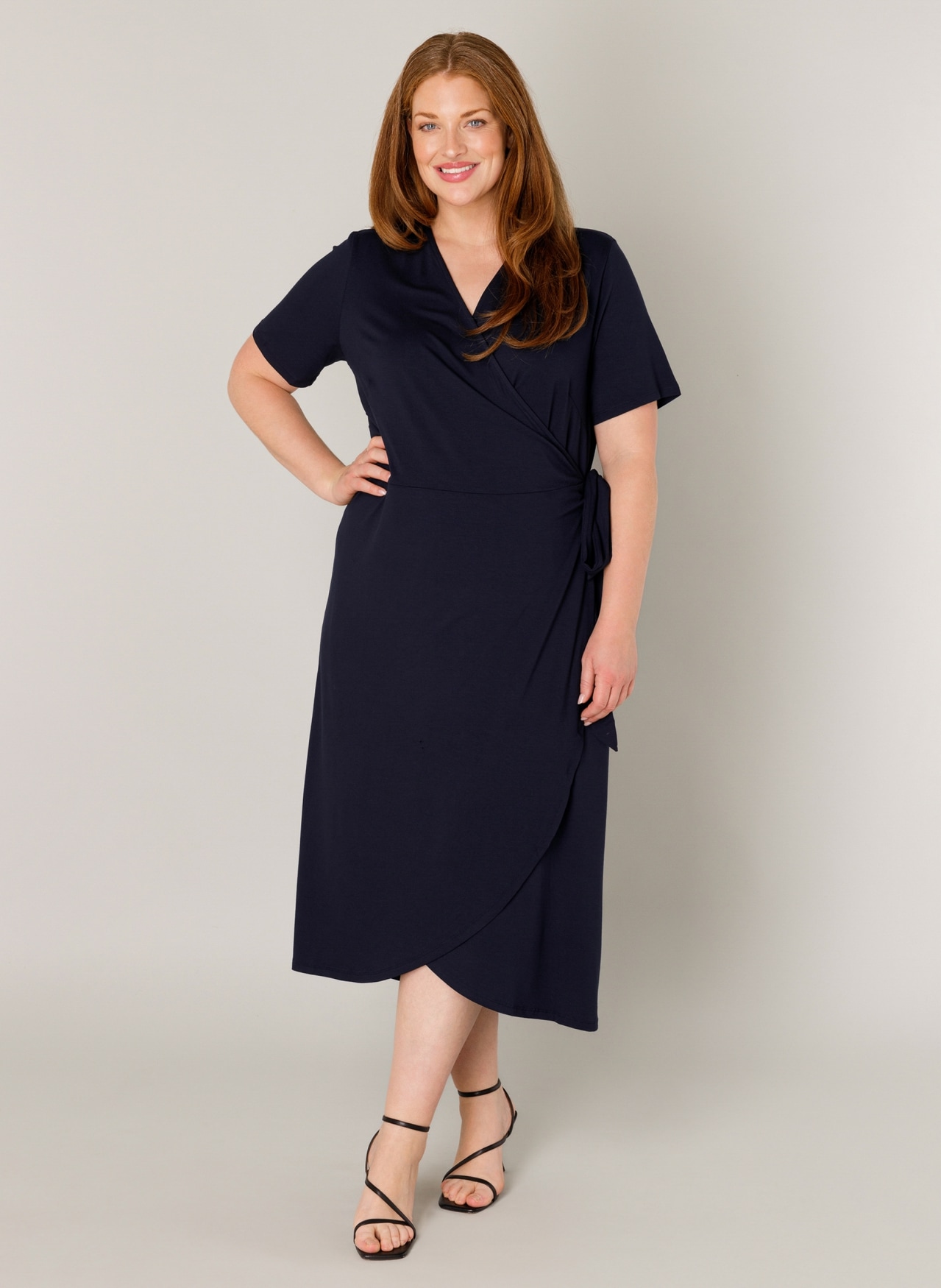Base Level Curvy Wickelkleid »Abbie« Weich fliessende Viskose-Mischqualität