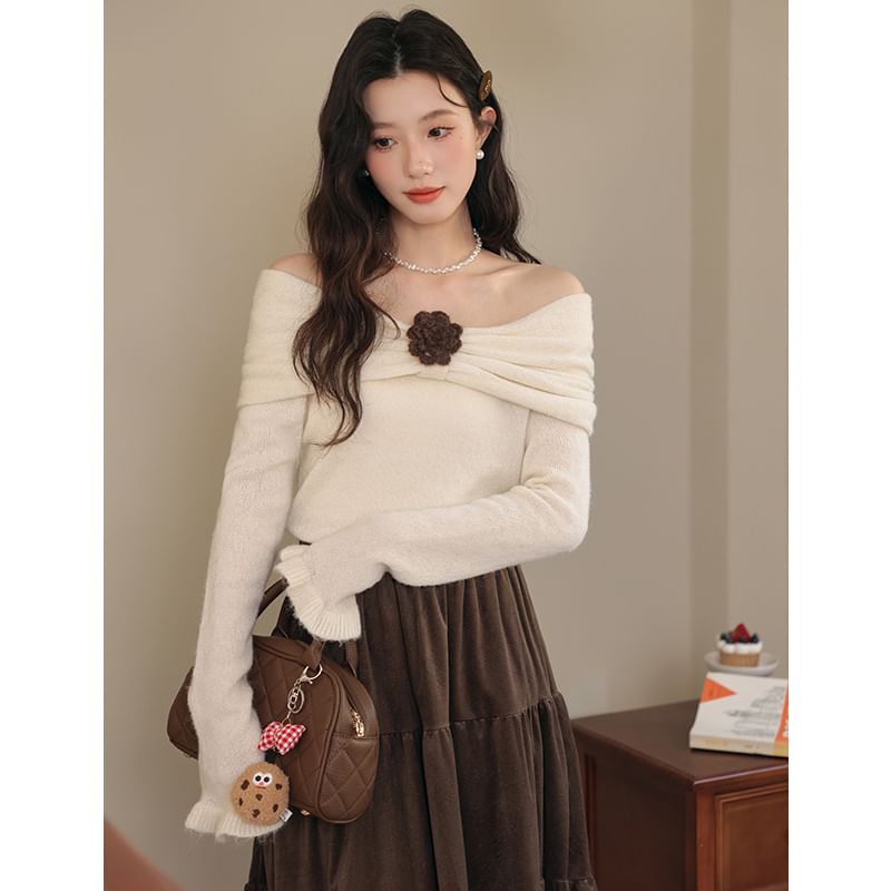 Damzelle - Lange mouwen off-shoulder top met bloemenaccent en effen breisel / Maxi A-lijn rok met hoge taille