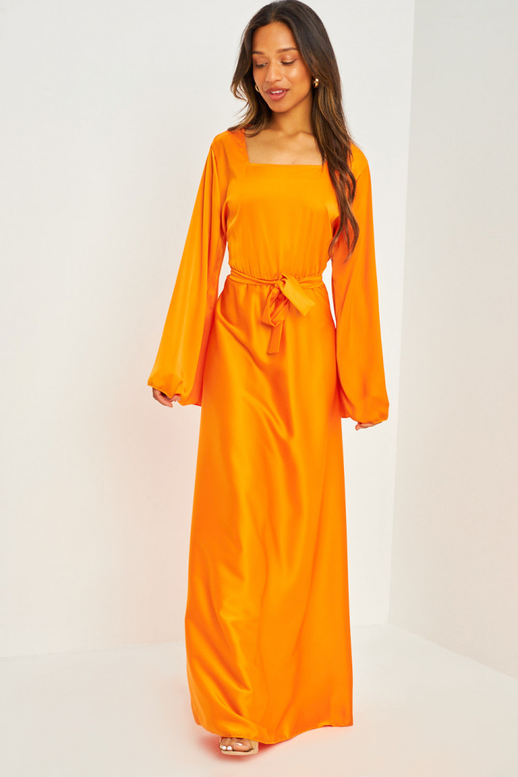 Robe orange longue satinée