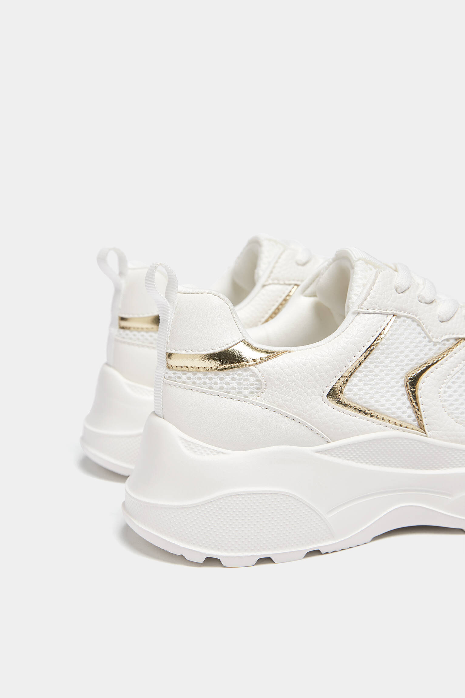 SAPATOS VOLUME DE VÁRIAS PEÇAS - DOURADO