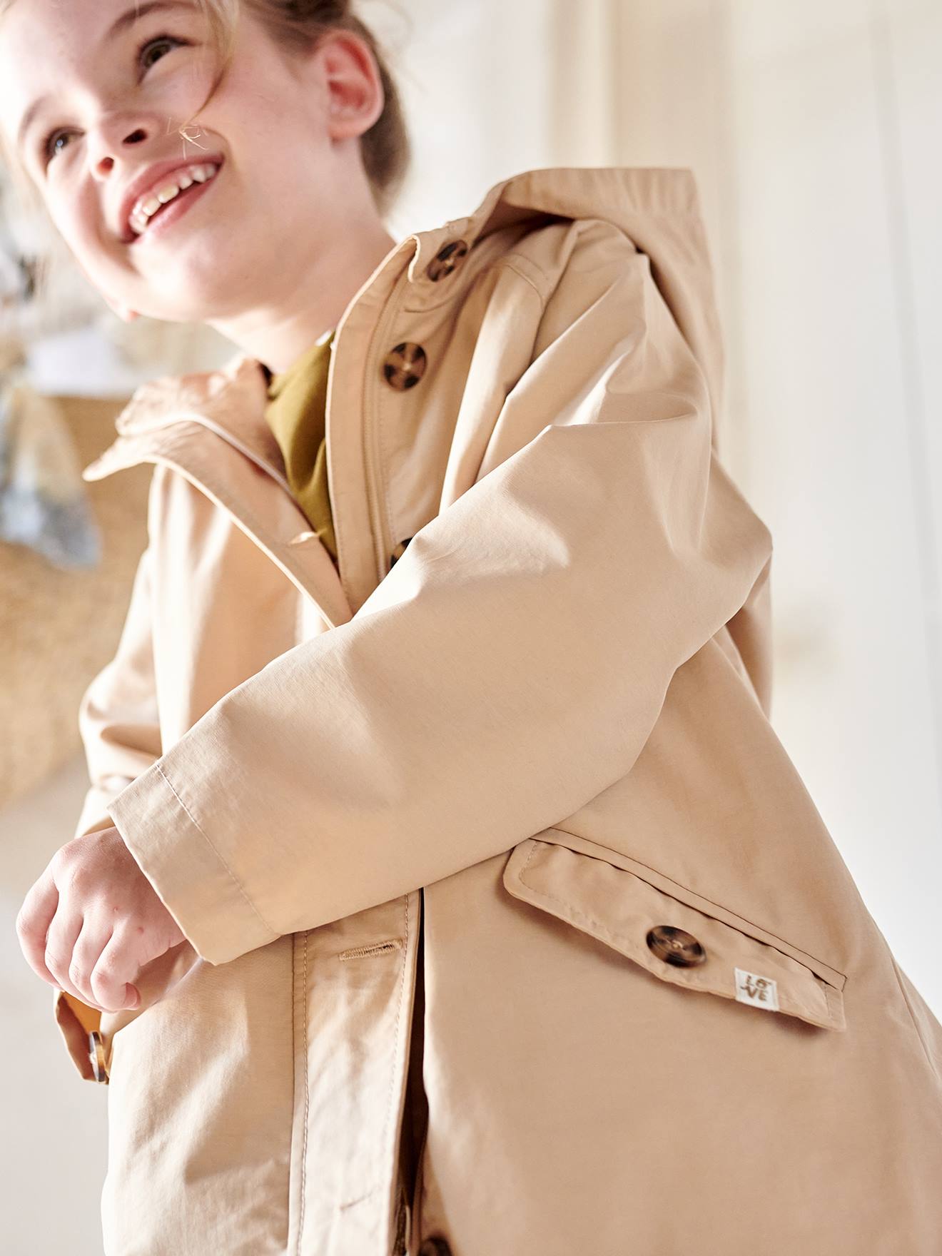Casaco trench coat cáqui com capuz, perfeito para meia-estação, para meninas.