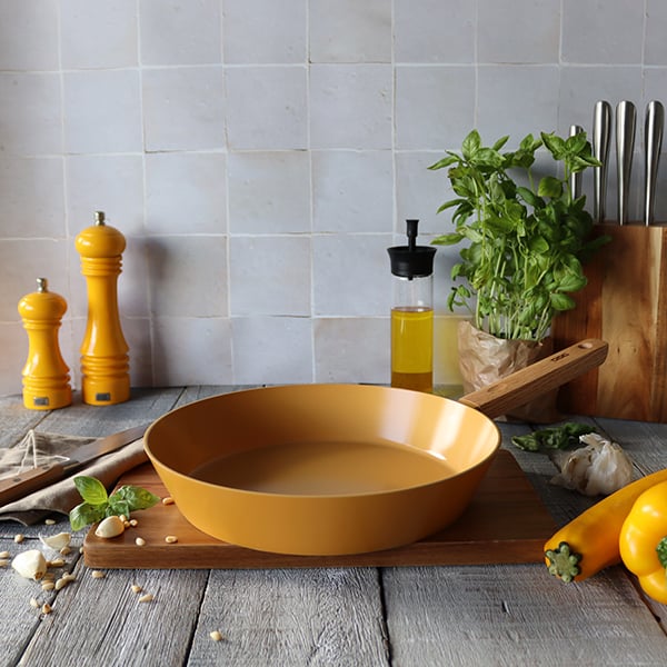 Poêle Ector induction aluminium revêtu manche en bois 28 cm jaune Ogo