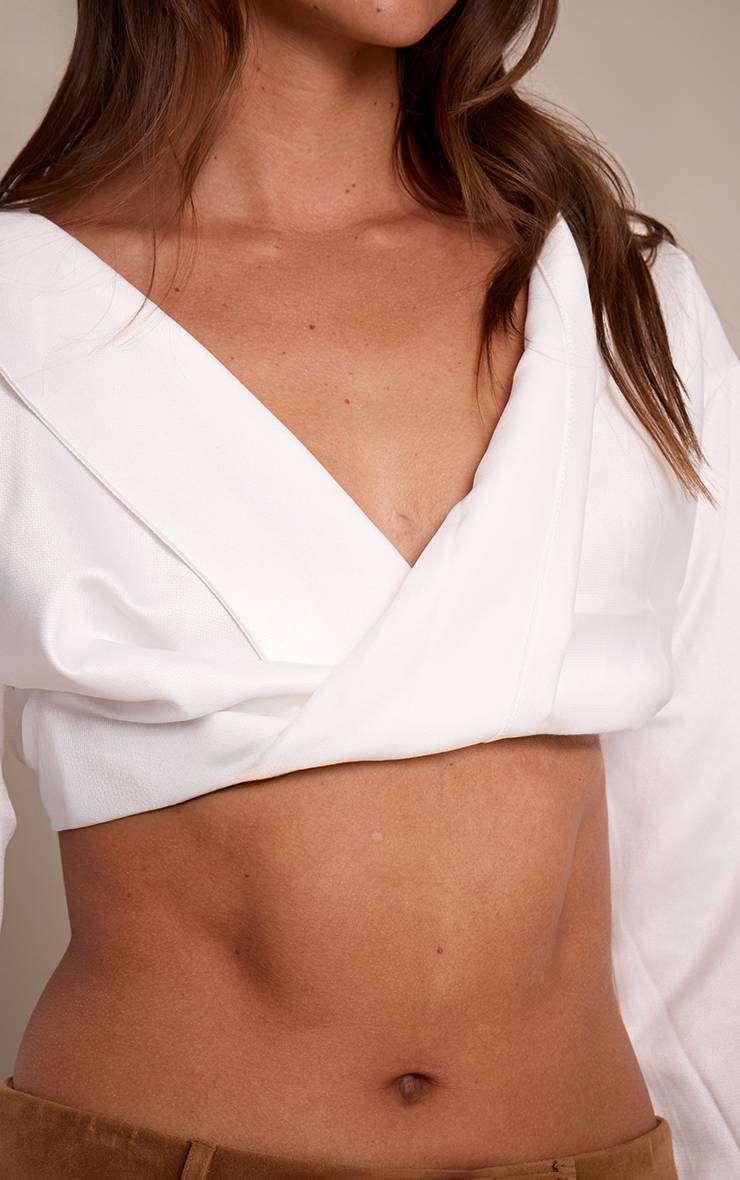 Blanc Blouse Courte En Satin À Épaules Dénudées Avec Détail Torsadé Devant