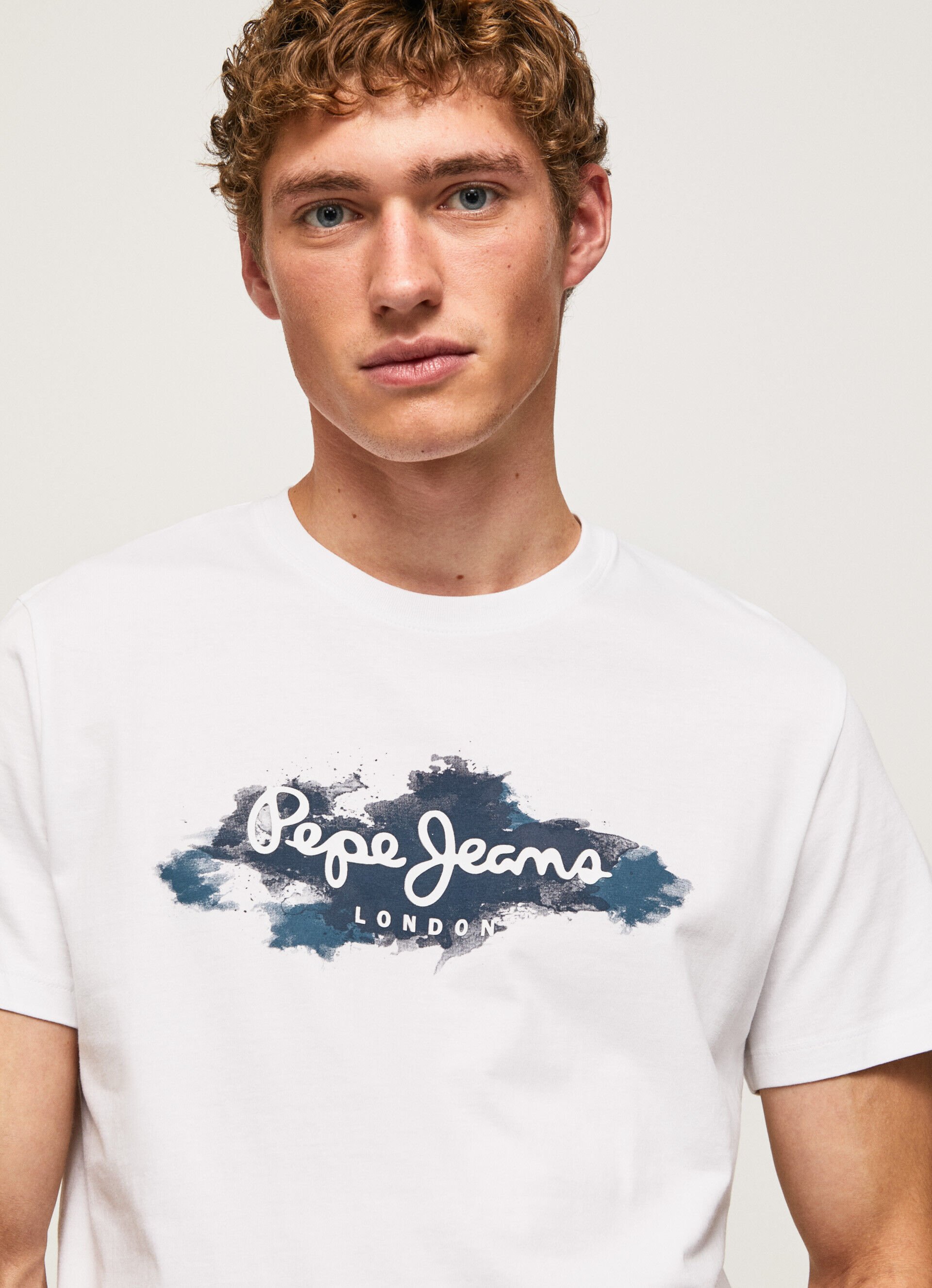 Camiseta de algodão com logo de pinceladas - branca