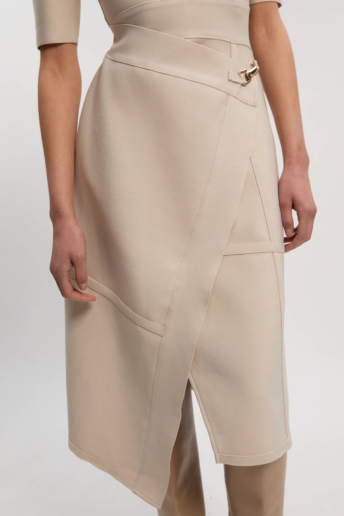 KarenMillen Robe Mi-Longue Moulante Bandage Asymétrique en Maille