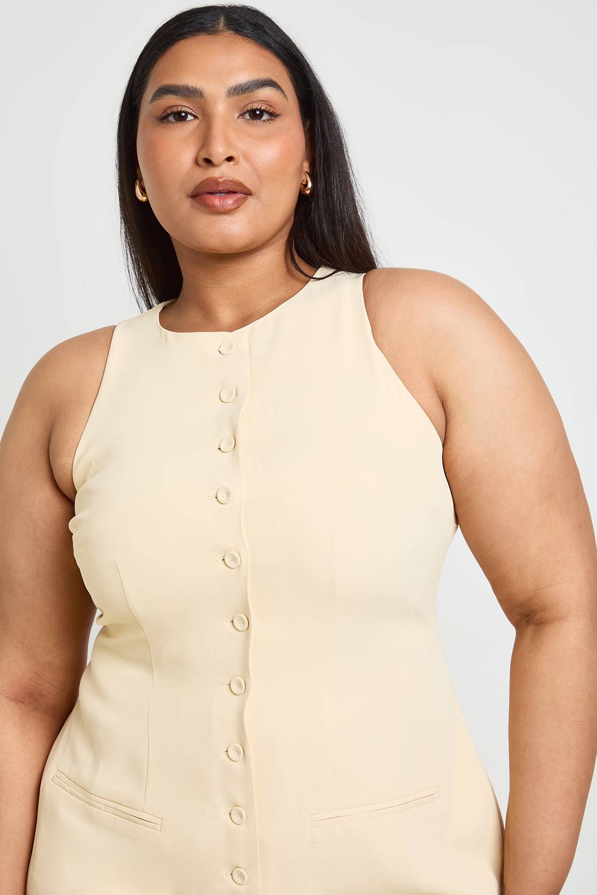 boohoo Robe Mini Ajustée Boutonnée Devant Grande Taille