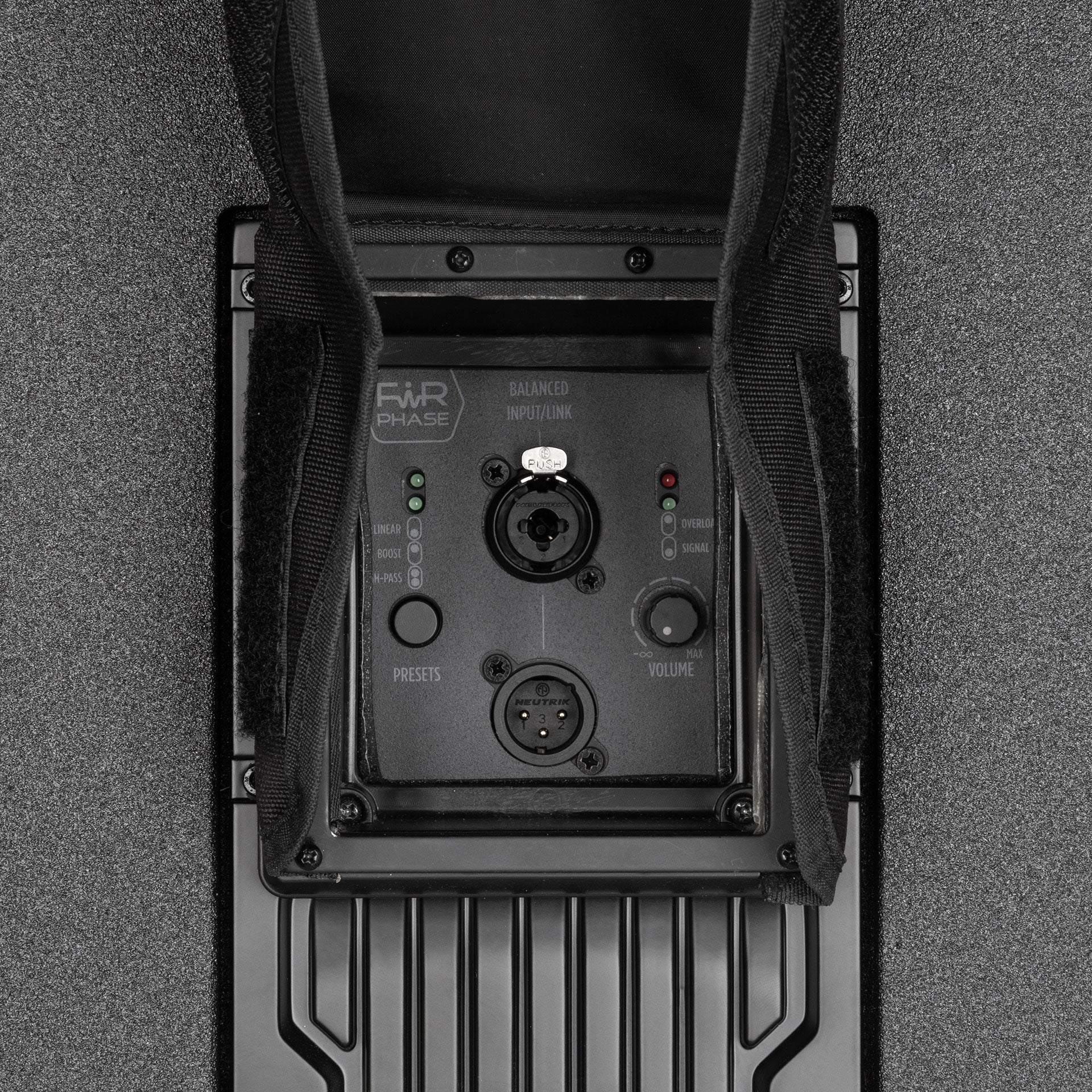 RCF RP 001 2x regenhoes voor versterkersectie speakers