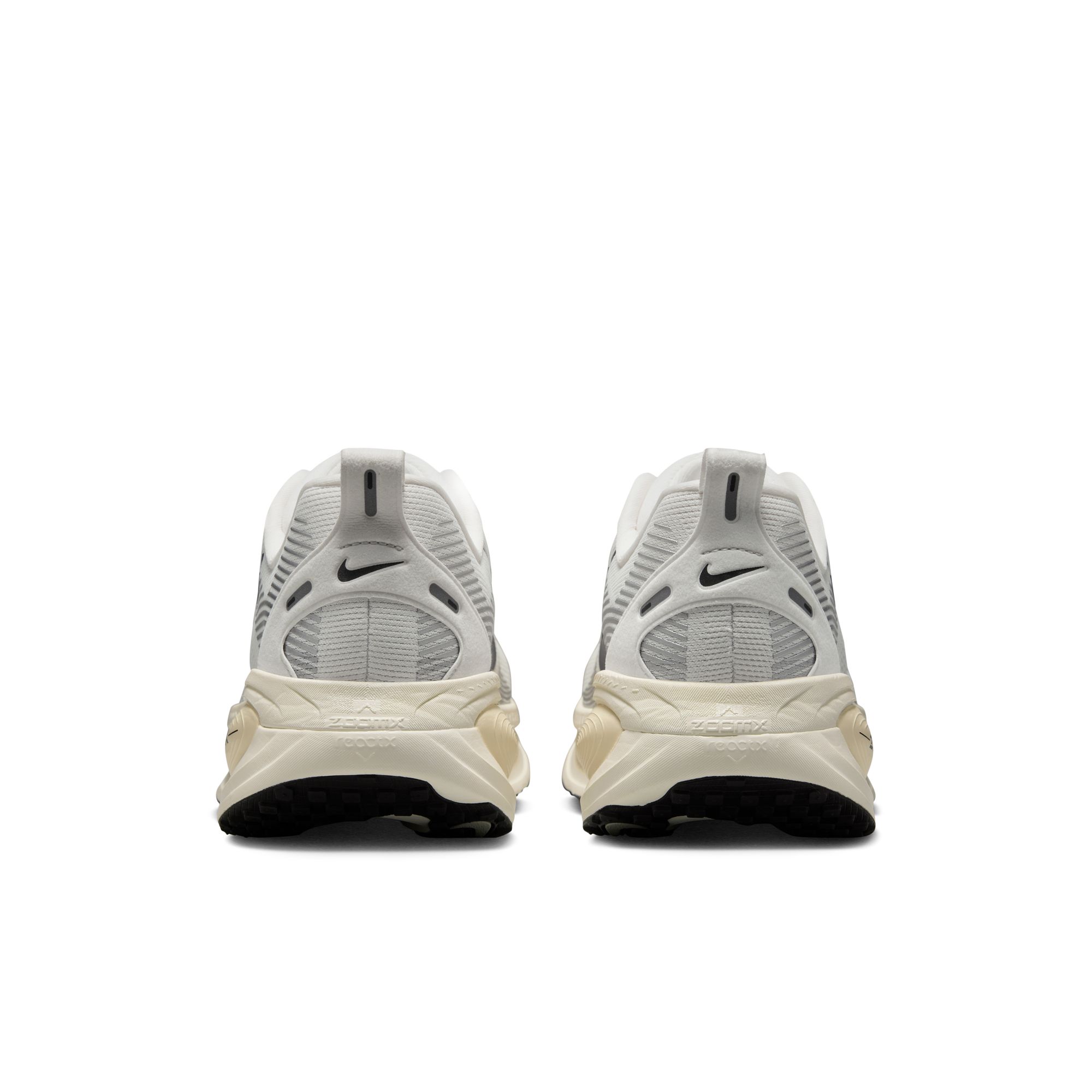 Vomero 18 Herre 101/Summit White/Black/Coconut Milk