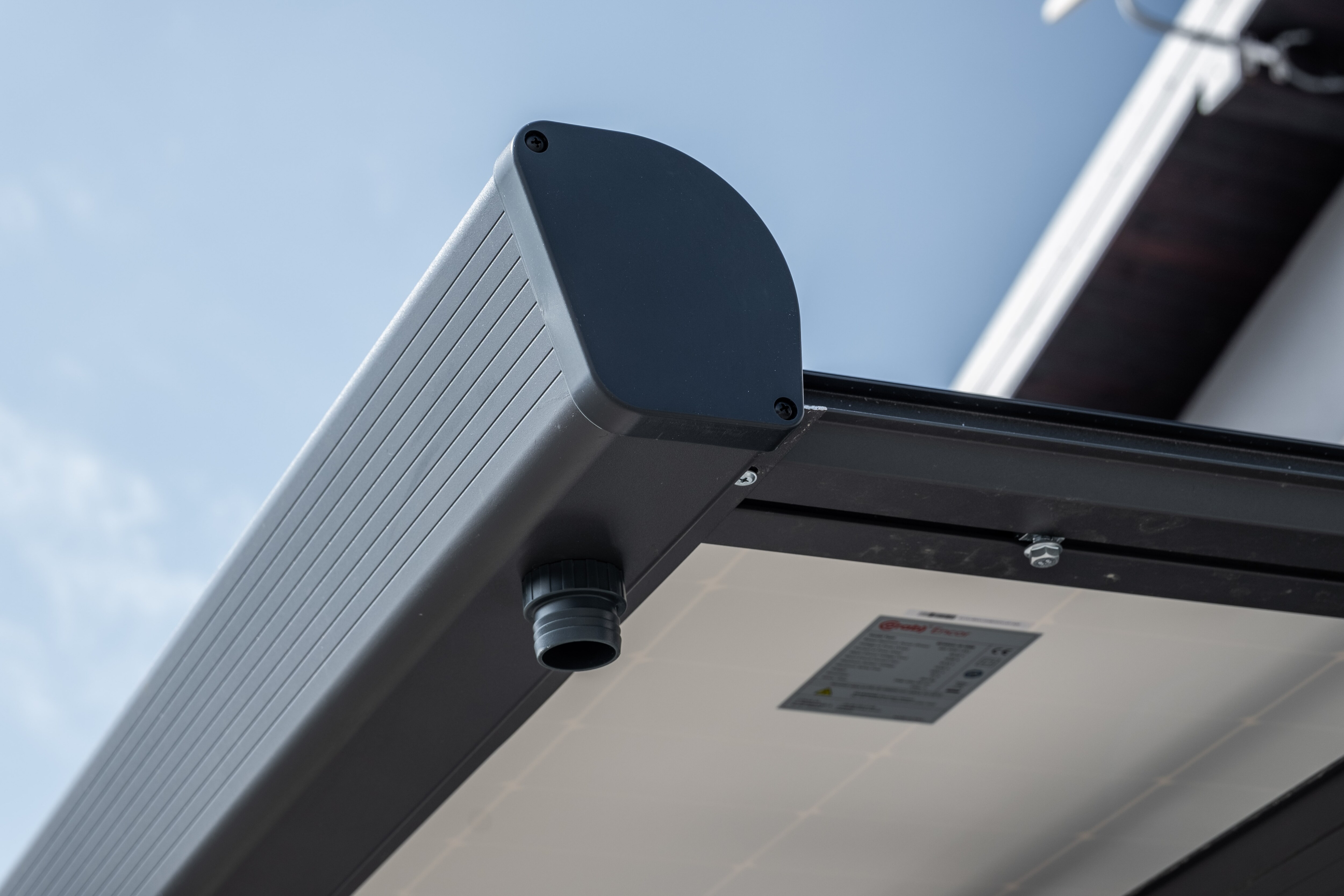 Solarway Single PKW Solar-Carport Gestell 4300 Watt - inkl. 10 Solarpanels und Regenrinne - Dach versiegelt