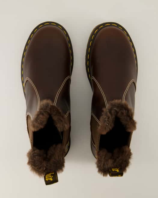 Dr. Martens 2976 Leonore Chelsea Boots in Braun