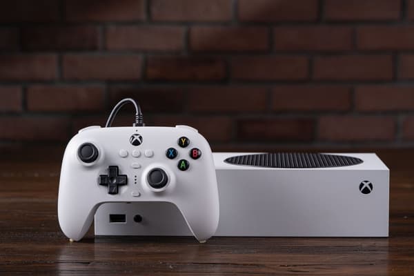 8Bitdo Ultimate Wired Controller - Hall Edition trådløs spillkontroll, hvit, Xbox/PC