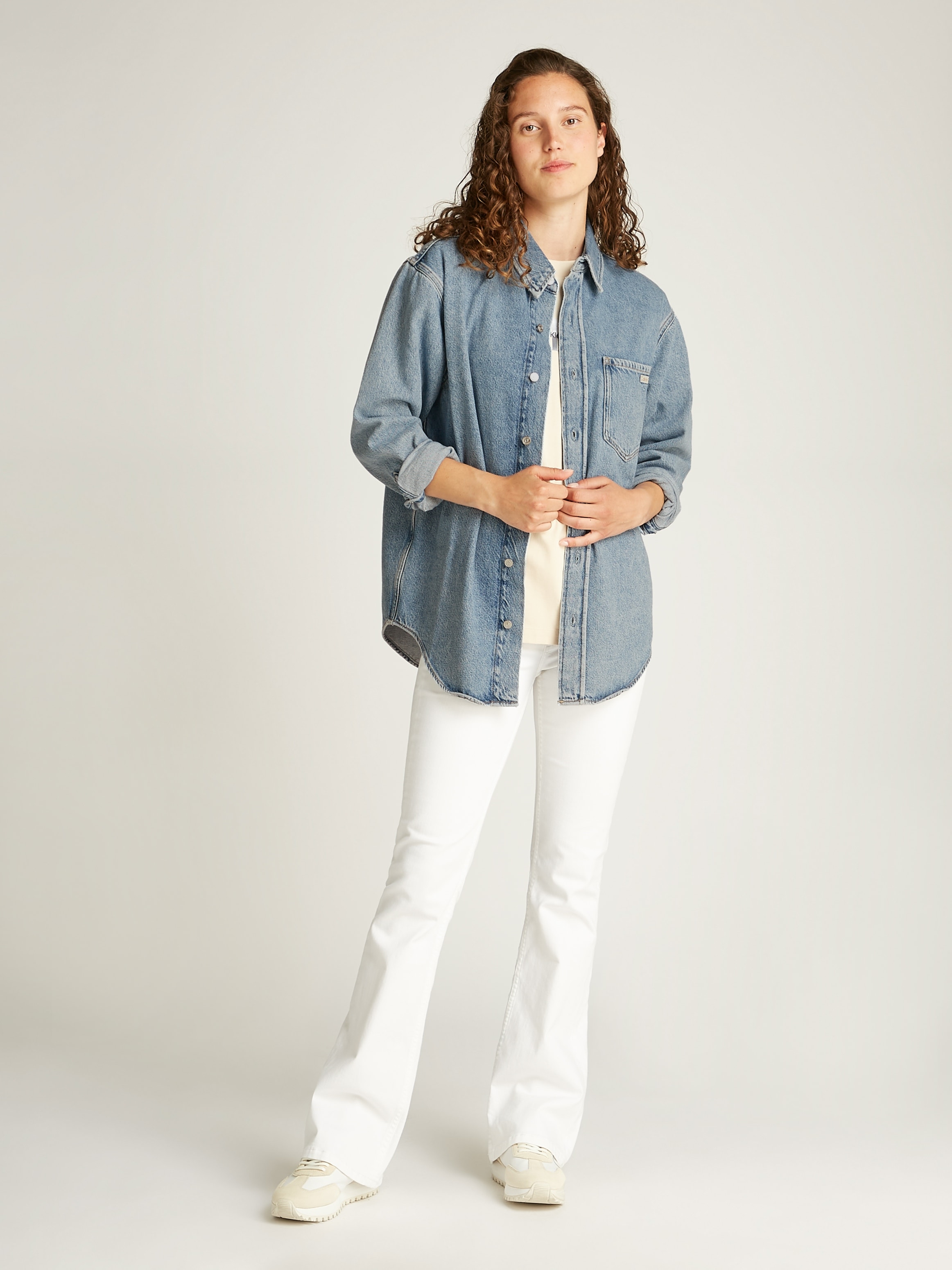 Calvin Klein Jeans Jeansbluse »DAD DENIM SHIRT« in hellblauer Waschung