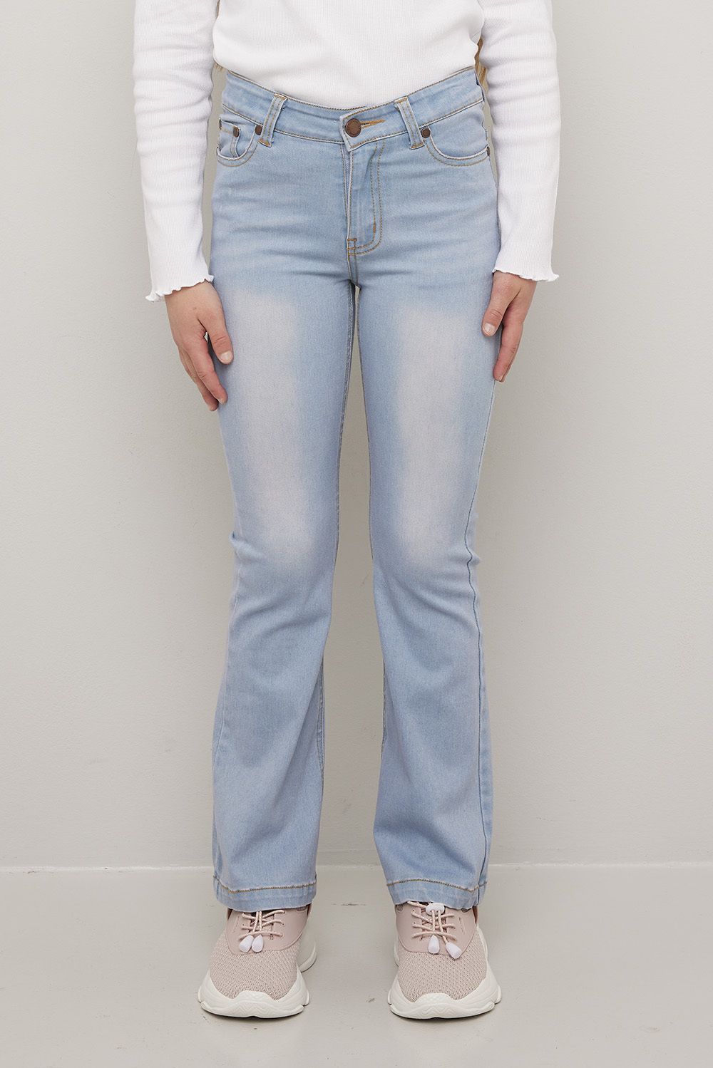 Jeans utsvinget med lavt liv Lina