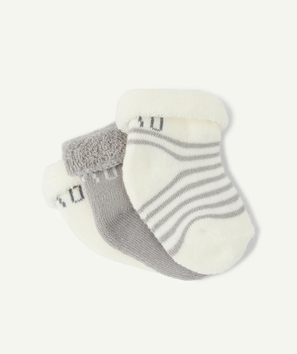 LE LOT DE 3 PAIRES DE CHAUSSETTES GRISES ET ÉCRUES EN COTON BIOLOGIQUE