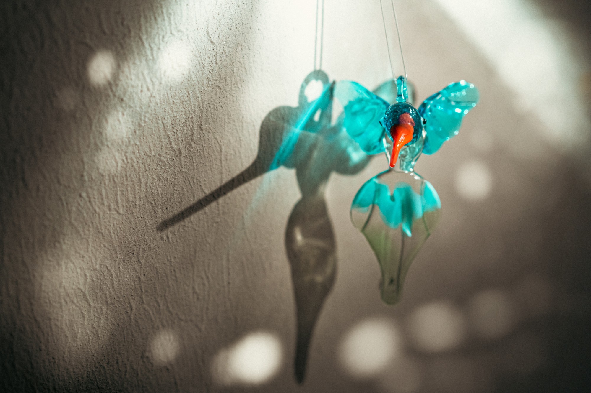 Glasfigur 'Kolibri' hängend, multicolor, H 11 cm, B 9 cm, L 6 cm von fischer's lagerhaus