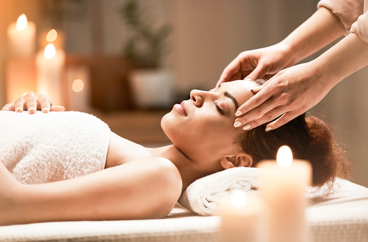 Ayurvedische Ganzkörpermassage für Frauen Berlin