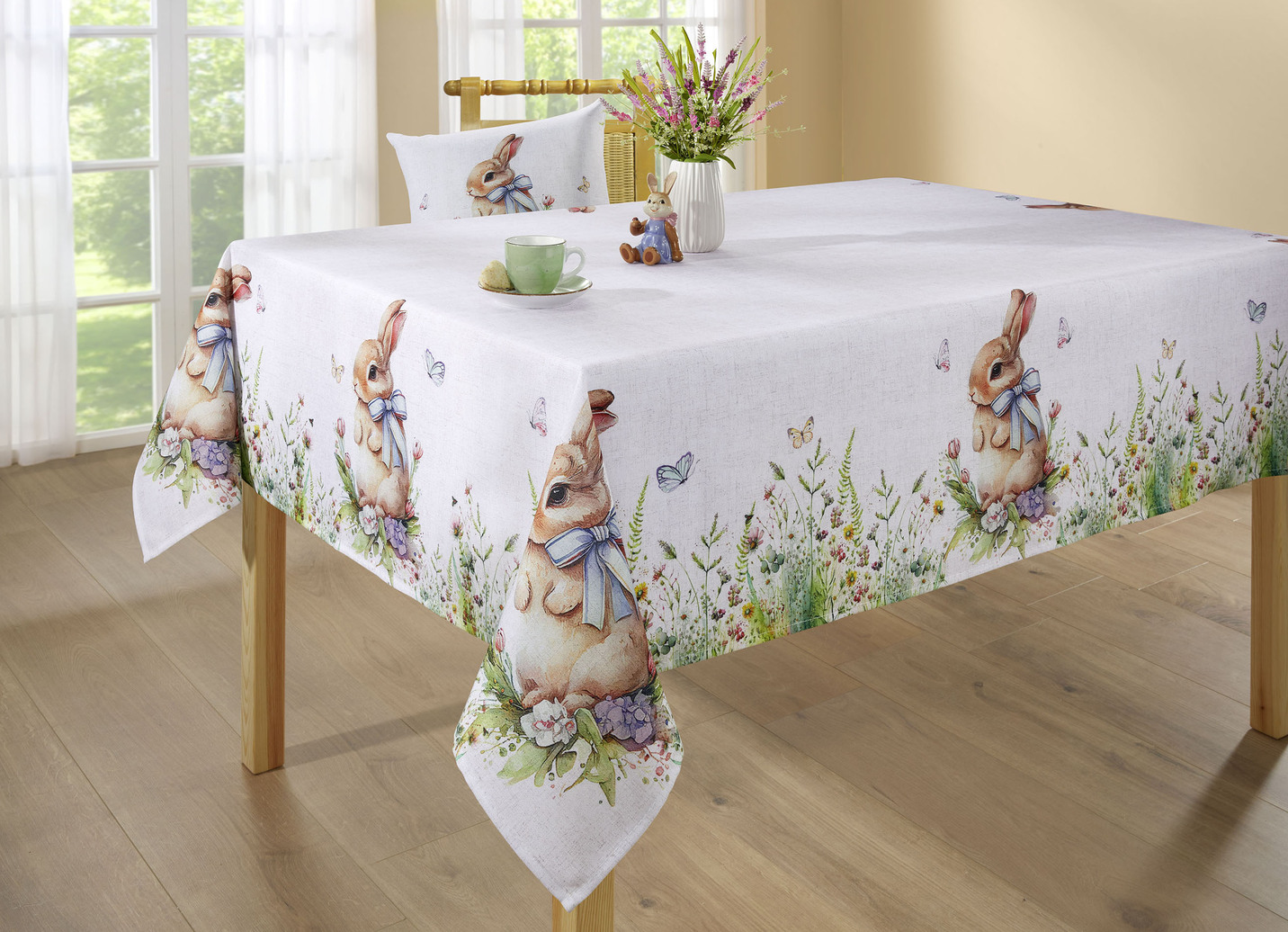 Tisch- und Raumdekoration mit Frühlings-Motiv
