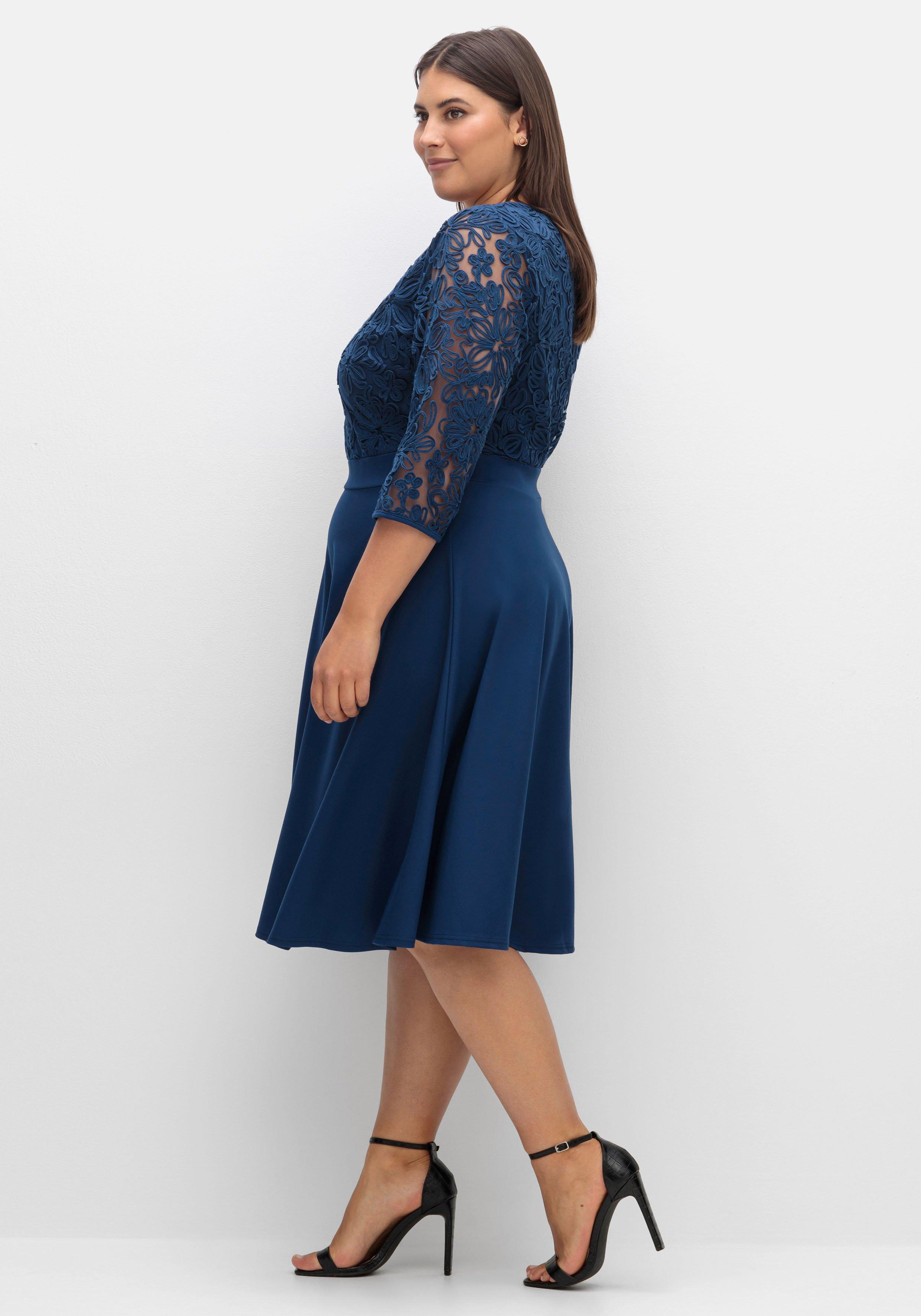Cocktailkleid mit Zierbortenstickerei am Oberteil