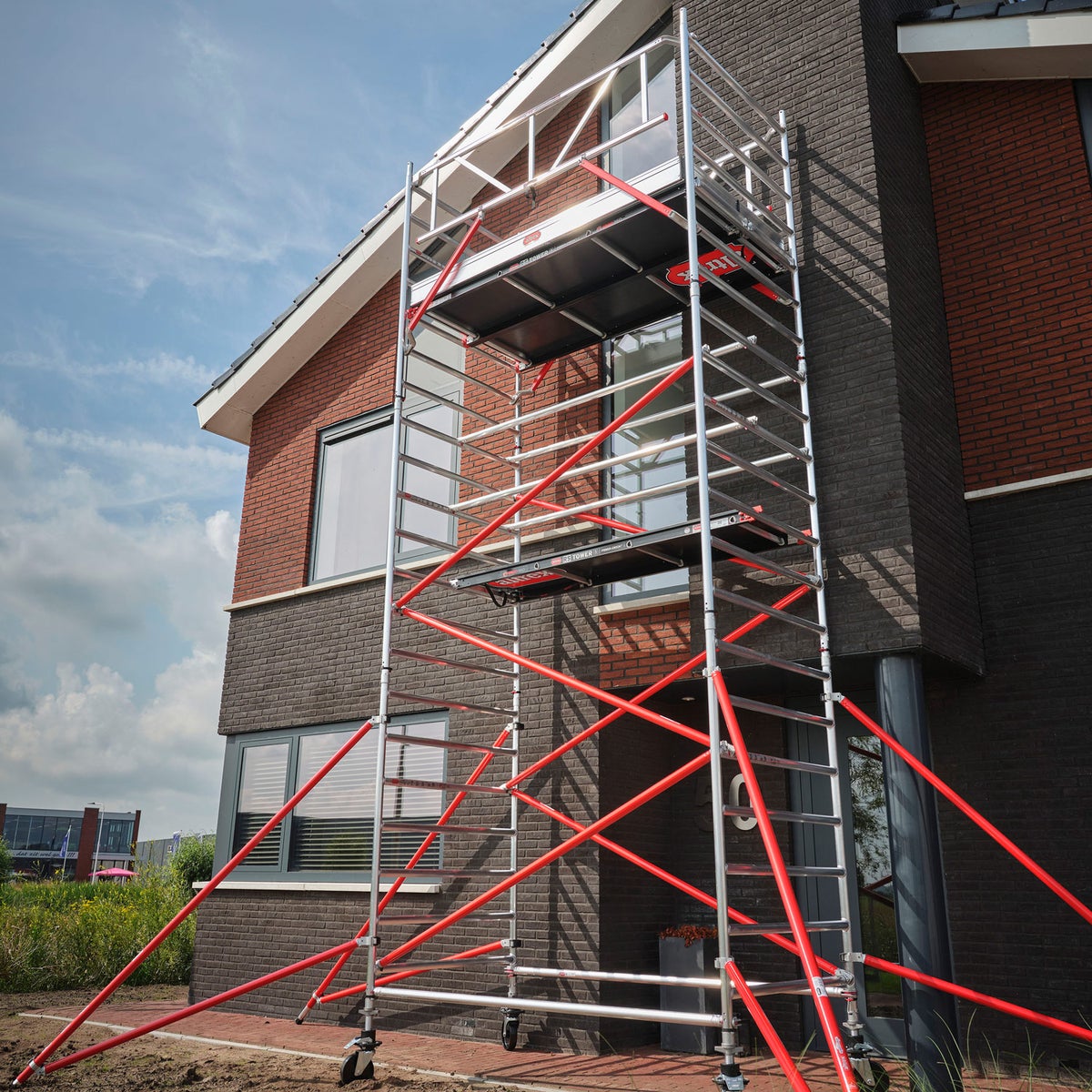 Altrex RS Tower 52 rolsteiger, aluminium met vezeldek, platform 4,20m, AH 1,35x1,85m